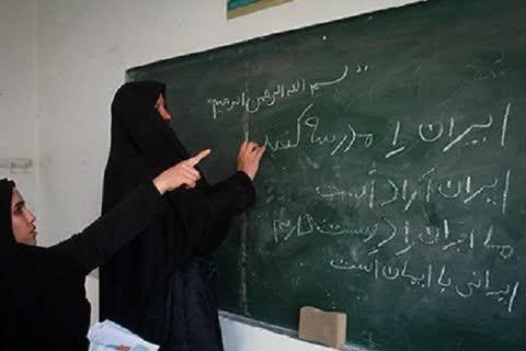 انتقال ۱۴۰۰ معلم حق التدریسی لرستان به تهران