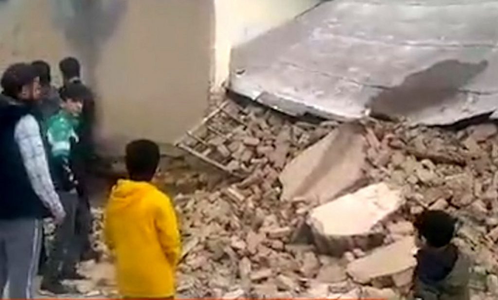 مدرسه ای در کوهدشت بدون زلزله فروریخت